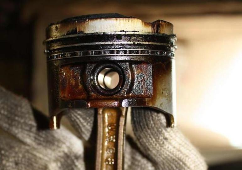 Закоксованный поршень