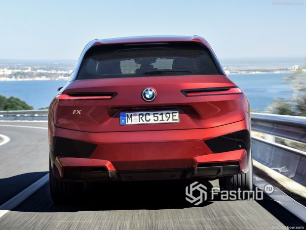 BMW iX 2022, вид сзади