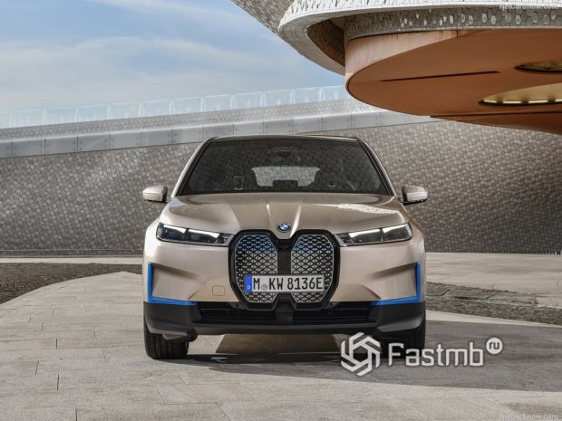 BMW iX 2022, вид спереди