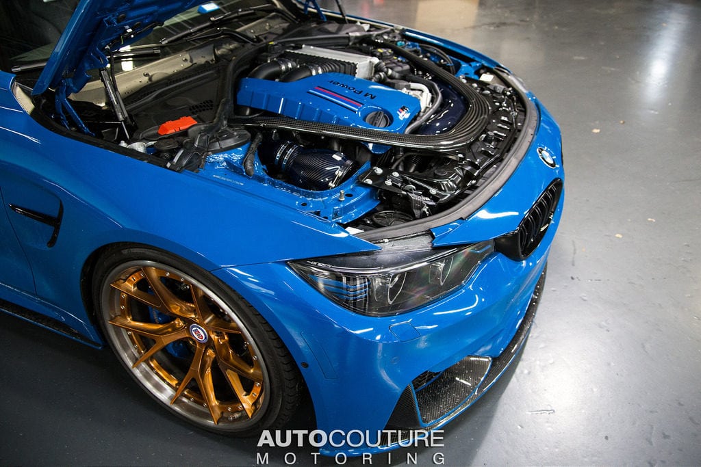 BMW M4 на дисках HRE в цвете Laguna Seca Blue