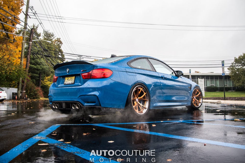 BMW M4 на дисках HRE в цвете Laguna Seca Blue