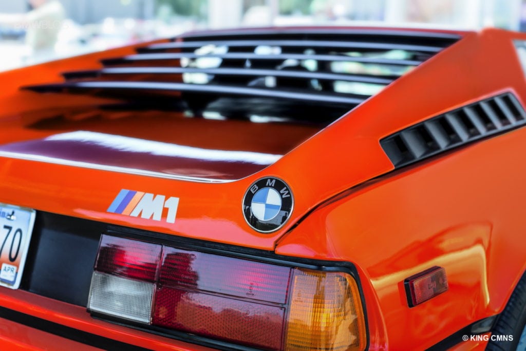 BMW E26 M1 1980 года выпуска в цвете Inca Orange, принадлежащий Скотту Хьюзу (Scott Hughes). Он приехал в Пеорию из Южной Каролины, преодолев значительное расстояние на трейлере