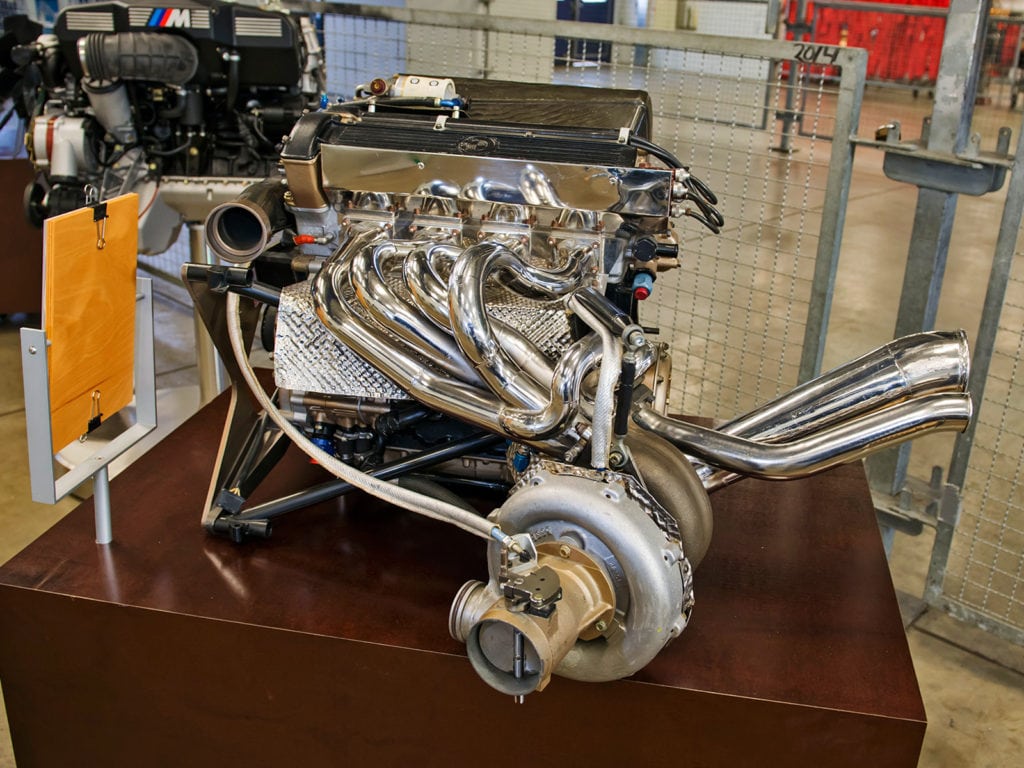 Для Формулы-1 подготовили наддувную «четвёрку» M12/13. Поначалу она развивала 690 л.с., чего откровенно не хватало.