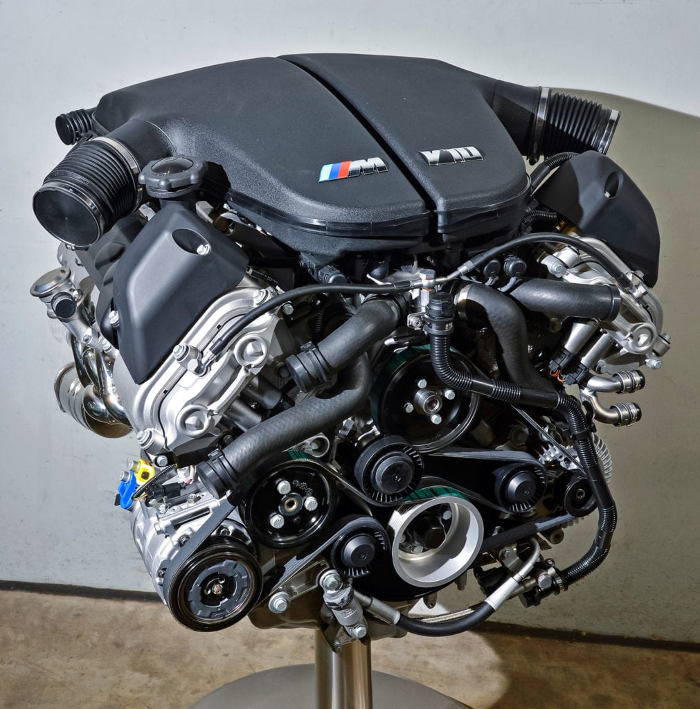 Десятицилиндровый 507-сильный двигатель S85B50 — дитя эпохи больших потрясений. Такого необычного мотора с формульным имиджем у BMW не было ни до, ни после.