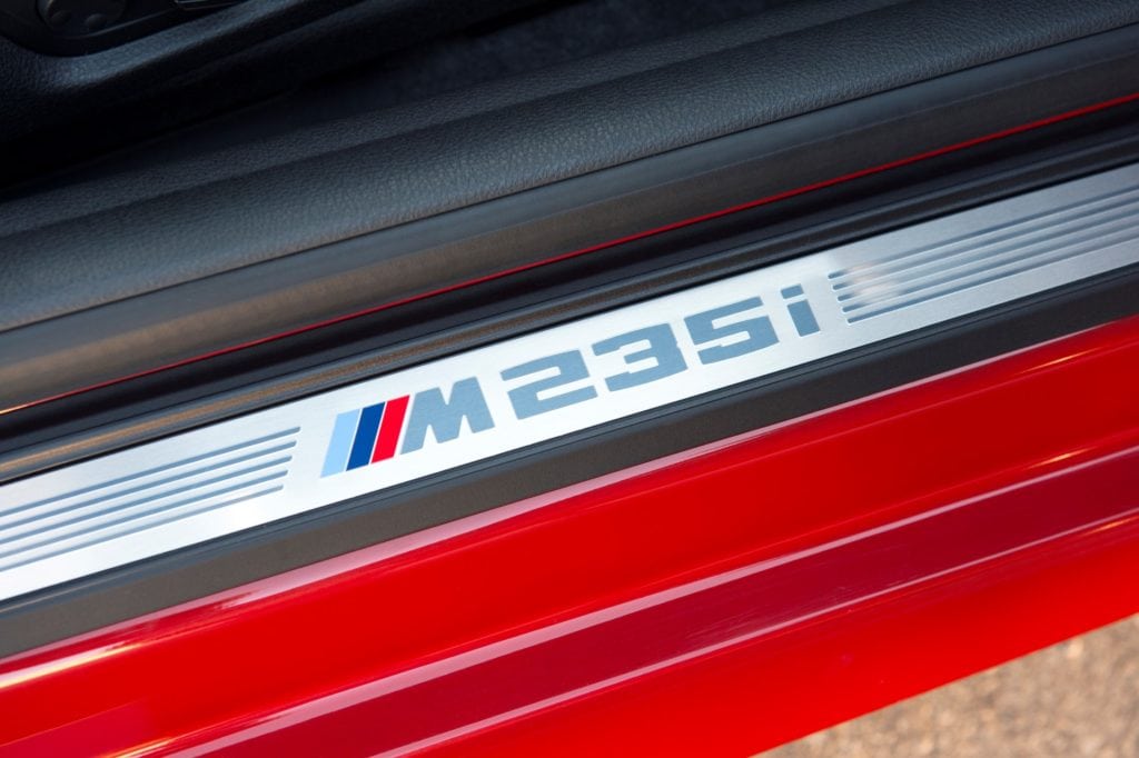 Он не был полноправным представителем М-серии, несмотря на обилие соответствующих шильдиков и значков по всей машине.