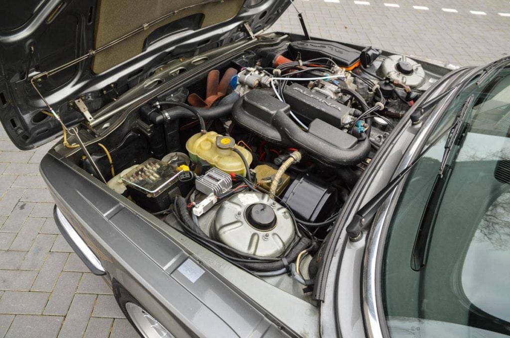 Конкретно этот ALPINA B7 Turbo 1982 года в настоящее время выставлен на продажу за 110,000$. Он проехал всего 82,416 миль, что весьма неплохо для автомобиля такого возраста.