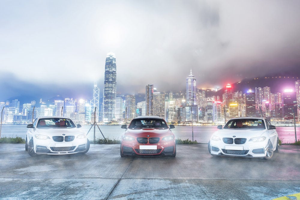 BMW M235i F22 Alpine White и Melbourne Red в изумительном ночном фотосете