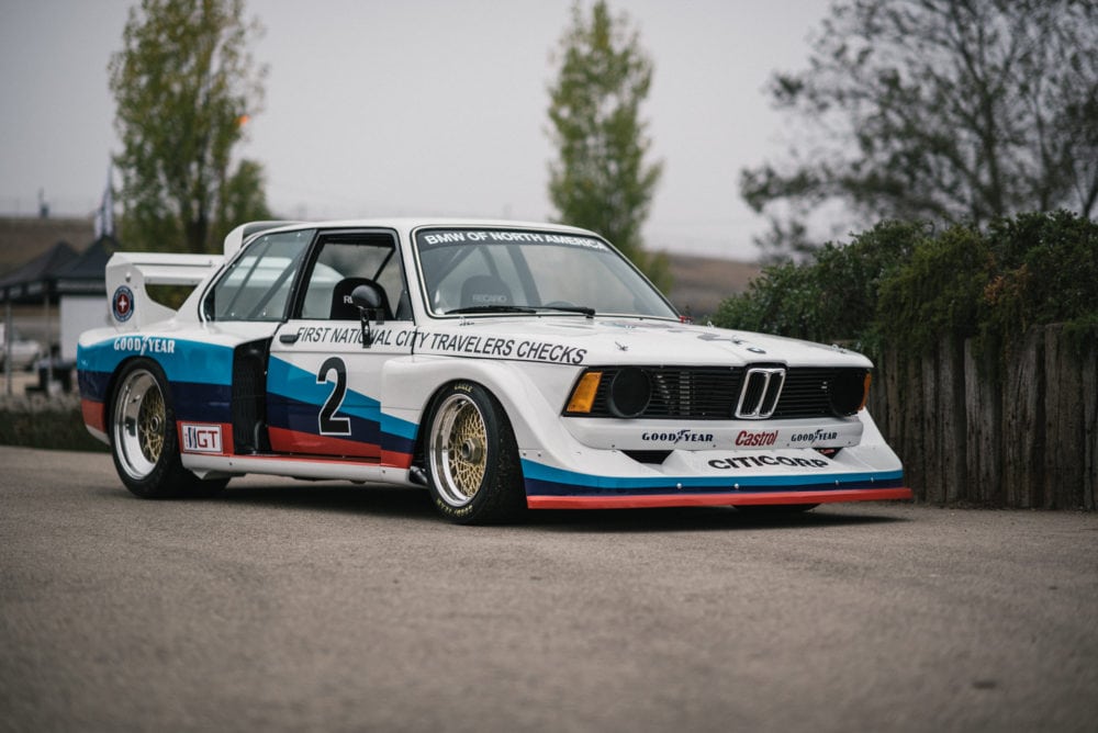 Столетие BMW на треке Laguna Seca со всех ракурсов: наедине с IMSA E21 320 Turbo