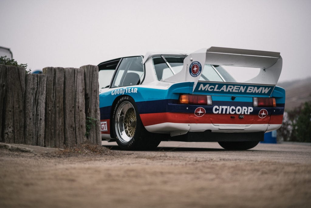 Столетие BMW на треке Laguna Seca со всех ракурсов: наедине с IMSA E21 320 Turbo