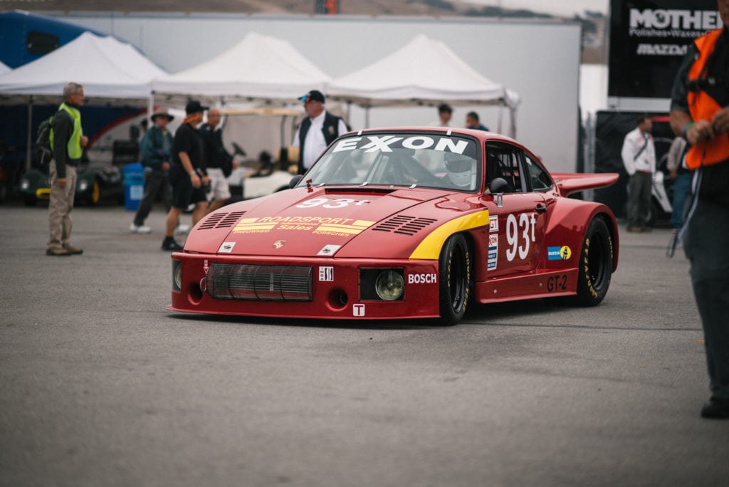 Столетие BMW на треке Laguna Seca со всех ракурсов: вперед на трек.