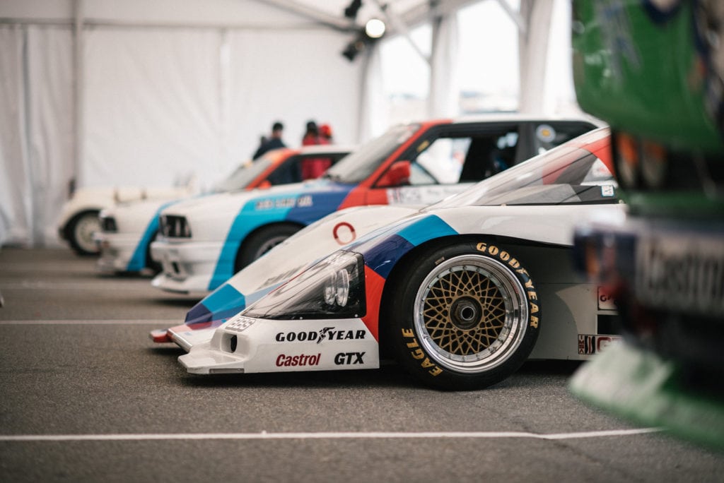 Столетие BMW на треке Laguna Seca со всех ракурсов: конюшни BMW