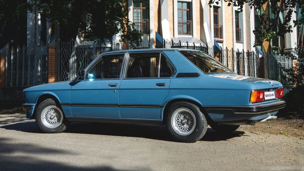 Непреодолимая тяга к жизни: опыт владения и отзыв об эксплуатации BMW 520 E12