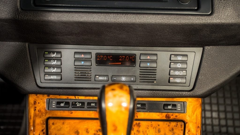 Разная самоуверенность: обзор и тест-драйв Mercedes-Benz ML W163 и BMW X5 E53