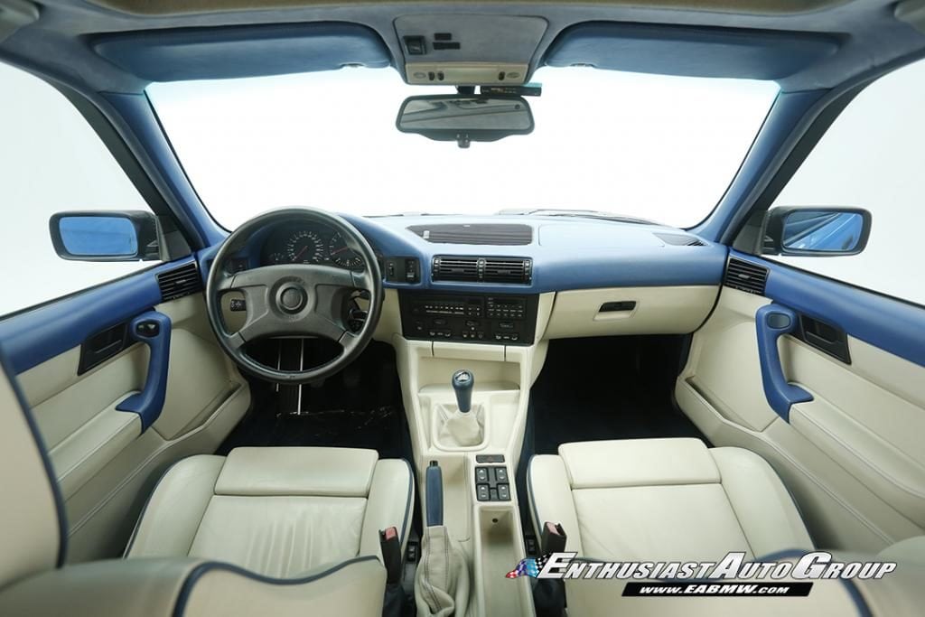 BMW M5 E34 Touring в цвете Santorini Blue