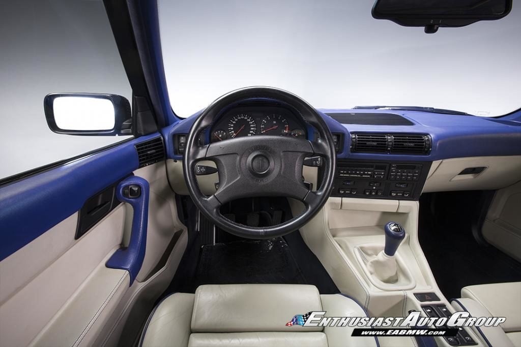 BMW M5 E34 Touring в цвете Santorini Blue