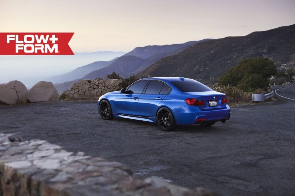 Вглядываемся в сочетание Estoril Blue Metallic и дисков HRE FF04 на BMW 335i