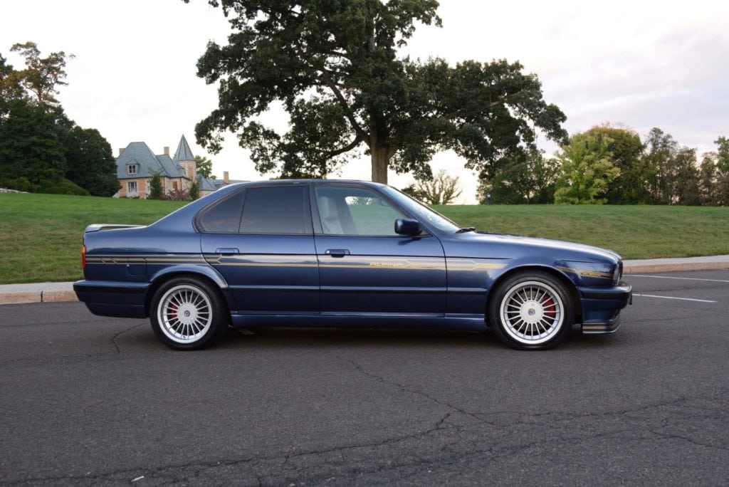 В продаже: Легендарная Alpina B10 Biturbo на аукционе Bring-a-Trailer