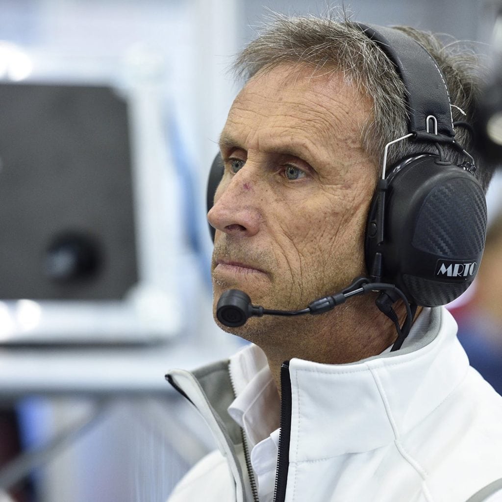 Итальянский пилот Роберто Равалья – легенда автоспорта. Ему безразлично, как называется топовая мировая кузовная гоночная серия, будь то «Европейский» (ETCC) или «Международный» (WTCC) кузовной чемпионат.