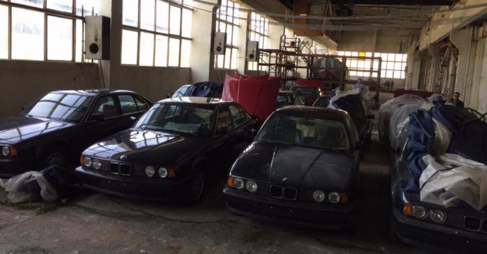 Целый склад с раритетными пятёрками BMW найден в Болгарии