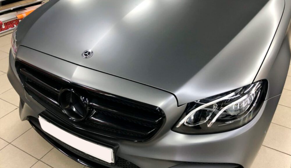 Обтяжка автомобиля плёнкой: стиль, защита и экономия